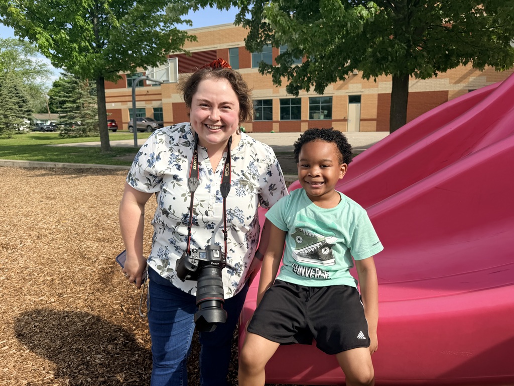 Photographer visits Loomis students