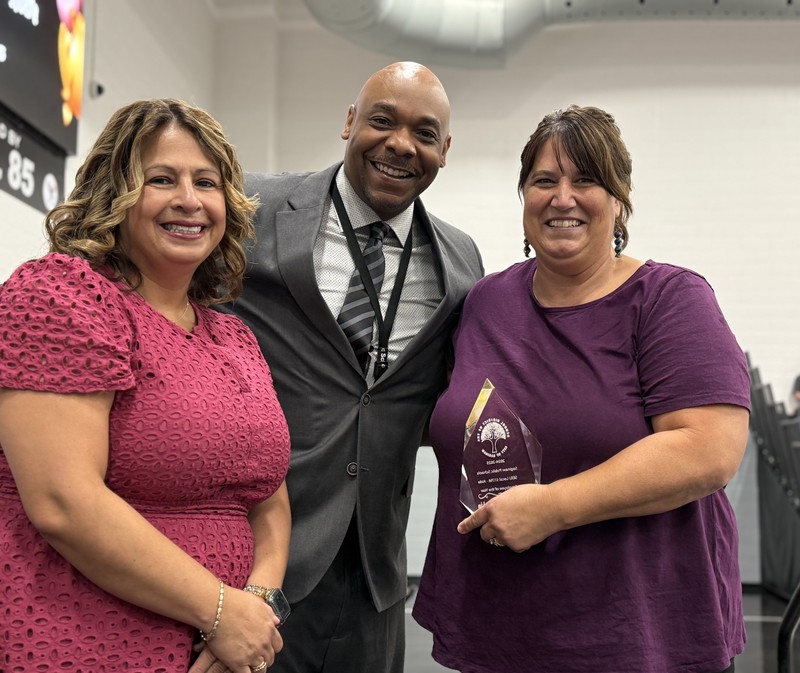 Judith Whiren accepts award on behalf of Debbie Baskin