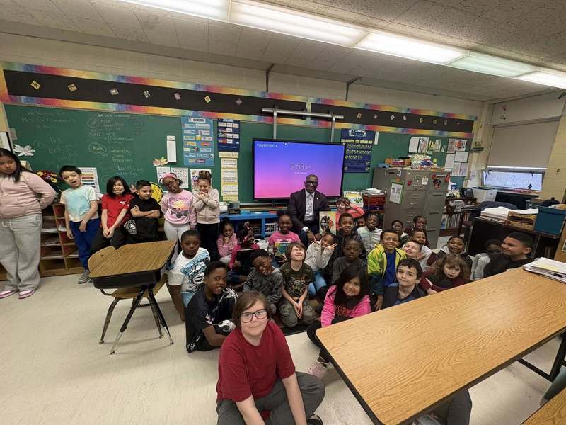 State Rep. Amos O'Neal reads to students