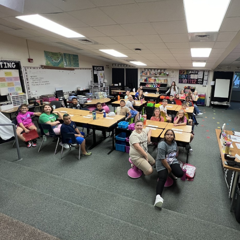 4th graders at desks