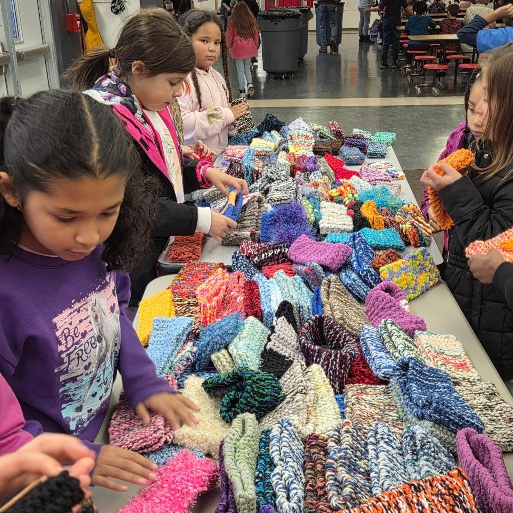 students pick headbands 