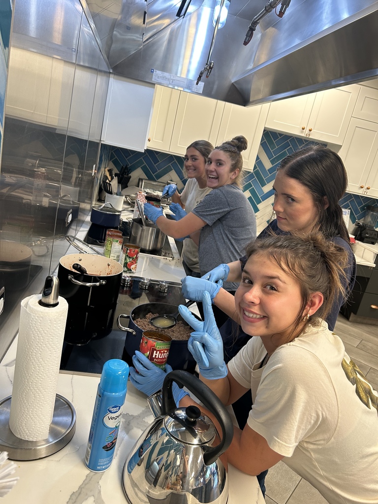 girls cooking