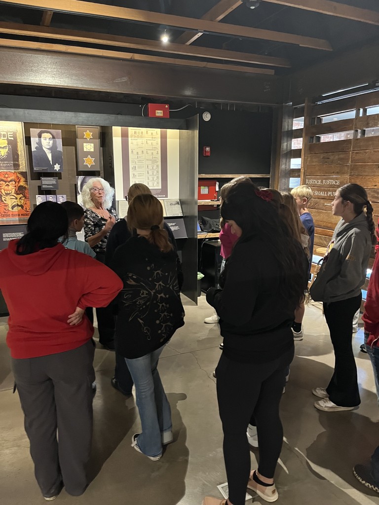 students at holocaust museum
