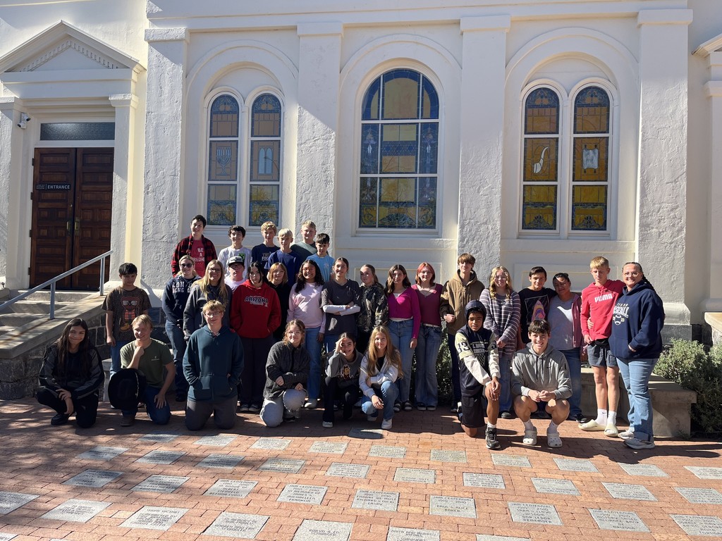 students at holocaust museum
