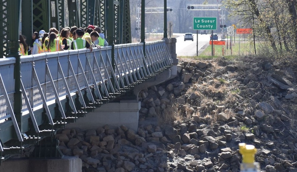 SPHS science kids at MN River