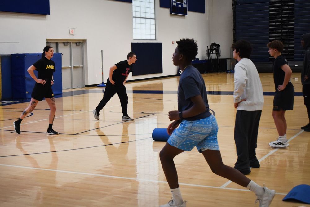 SPHS phy ed students doing Army training