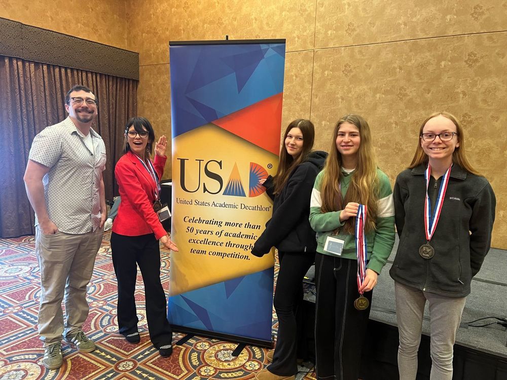 SPHS Academic Decathlon team at state