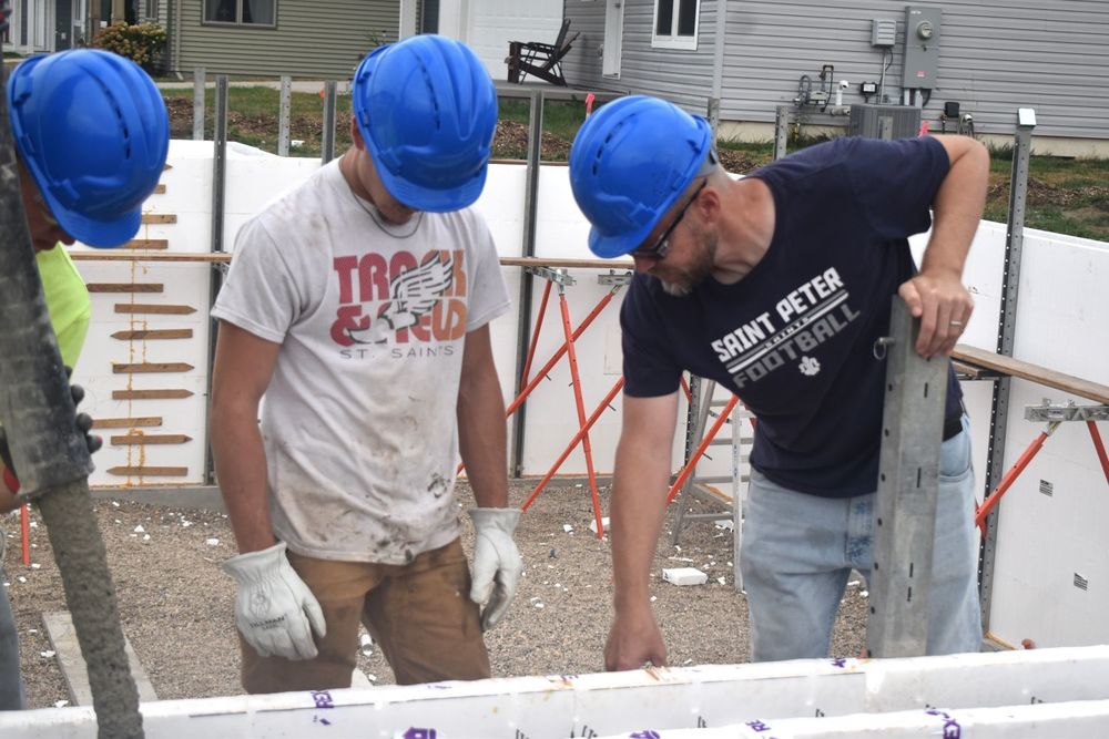 SPHS working on Habitat House