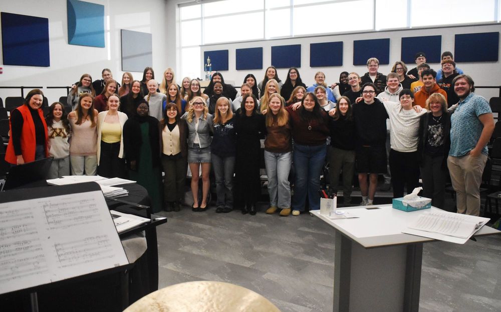 SPHS choir students with Dr.  Jennaya Robison