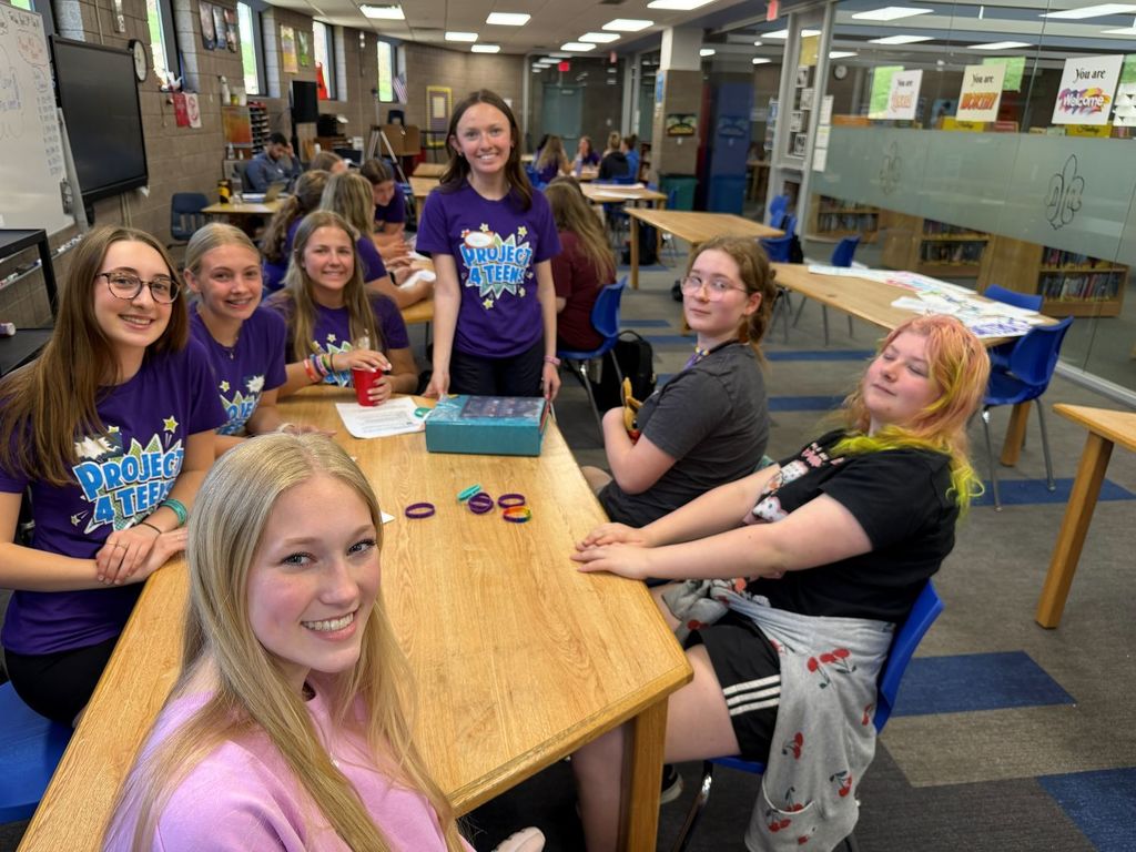 SPHS P4T kids meet with middle schoolers