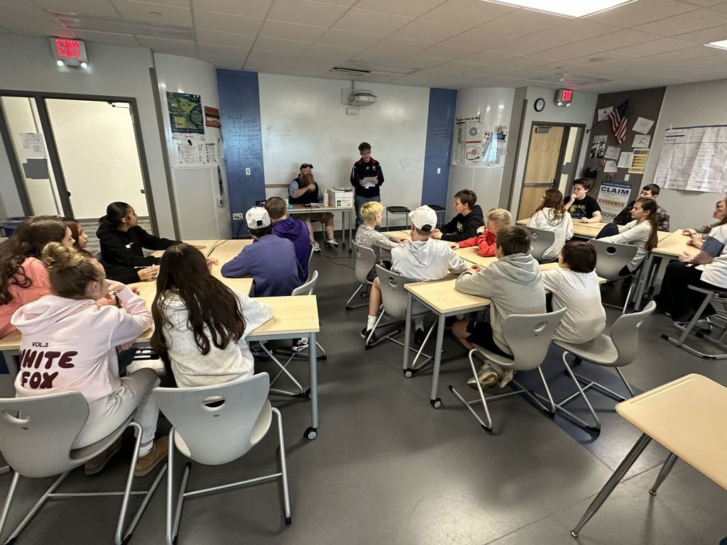 SPMS 8th graders visit SPHS building