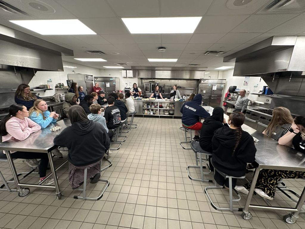 SPMS 8th graders visit SPHS building