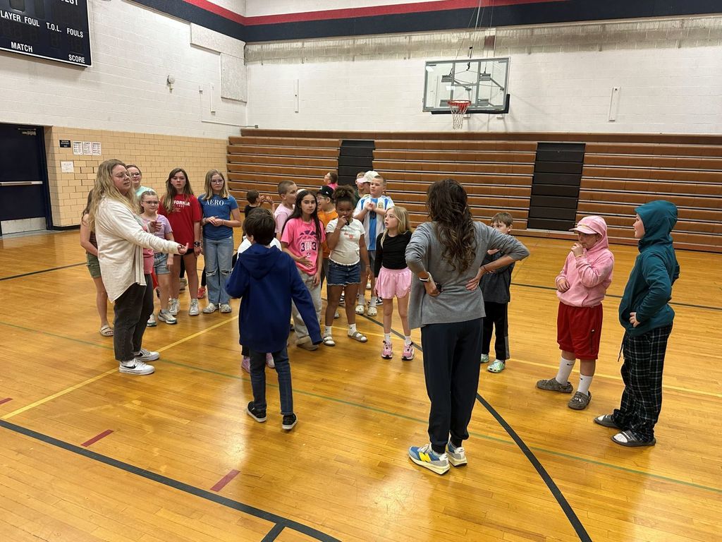 North fourth graders touring Saint Peter Middle School building.