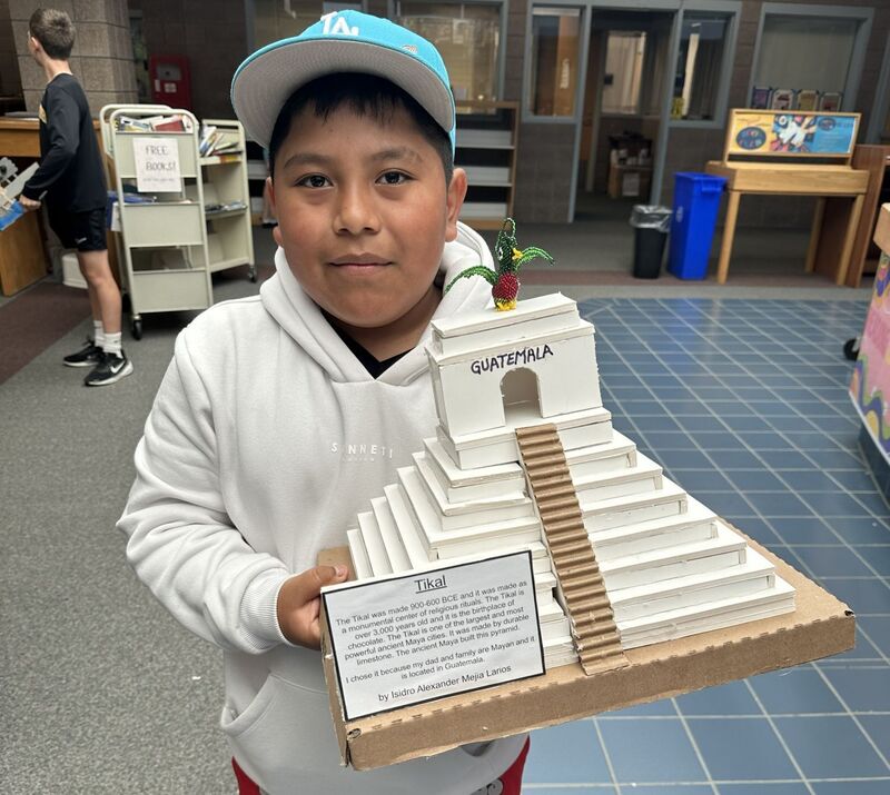 SPMS fifth graders' artifacts displays