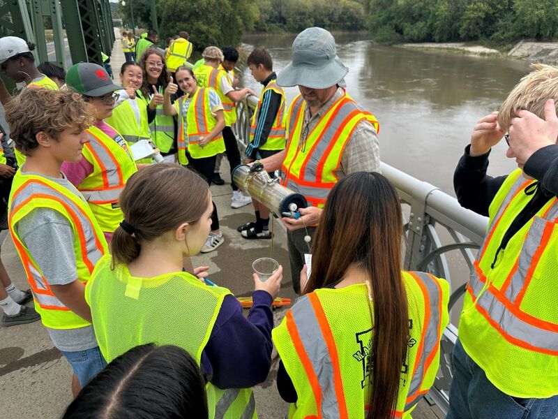 SPHS 9th graders testing MN River waters