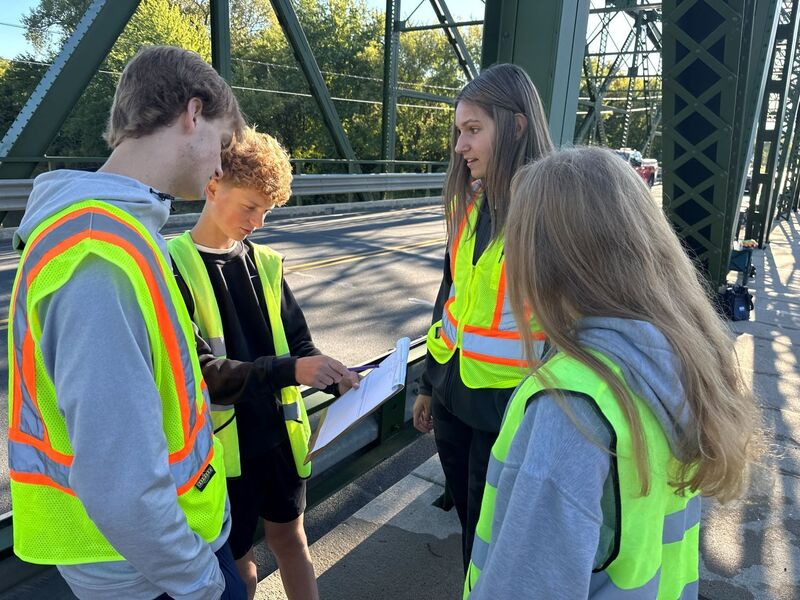 SPHS 9th graders testing MN River waters