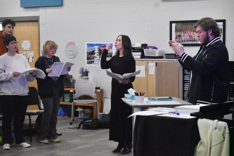 Dr. Robison working with SPHS choir students