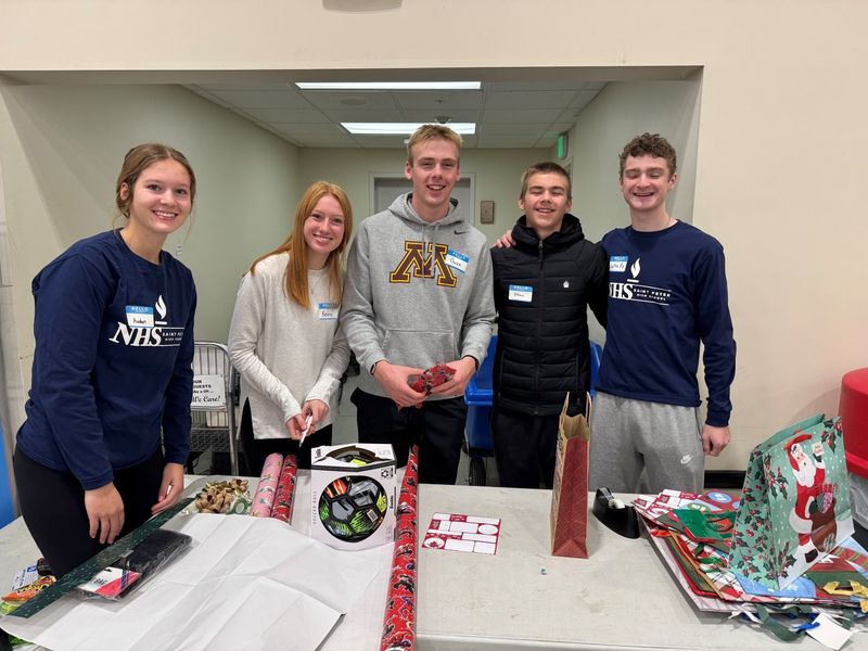 SPHS NHS students at Shop with a Hero