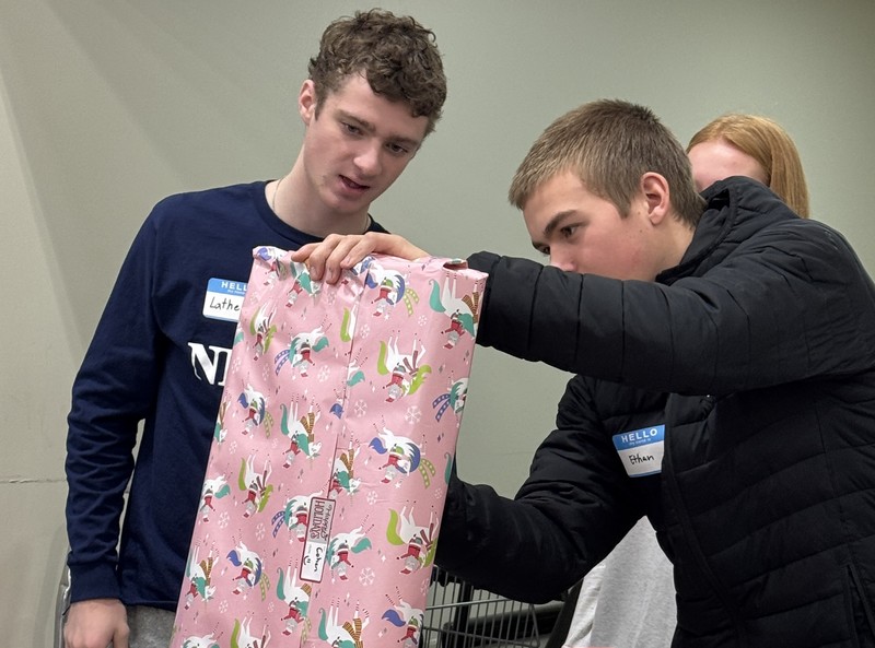 SPHS NHS students at Shop with a Hero