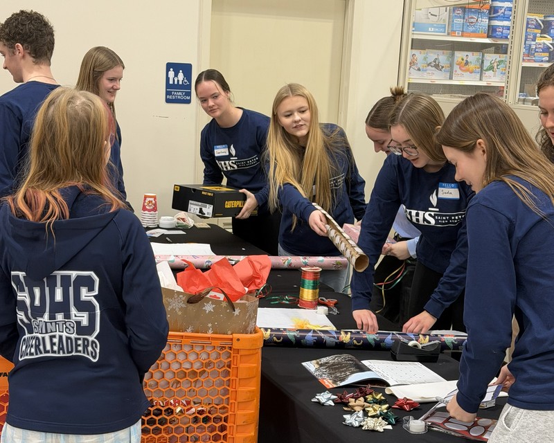 SPHS NHS students at Shop with a Hero