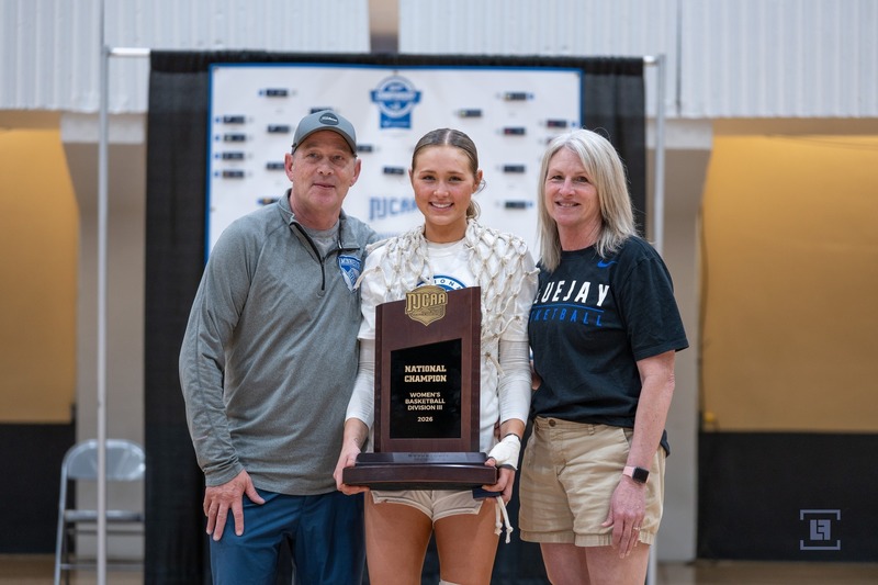 Maddie Kamm with her parents Terry and Amy Kamm