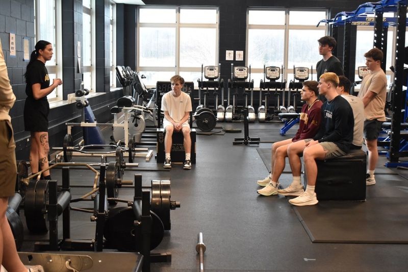 SPHS phy ed students doing Army training