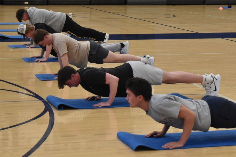 SPHS phy ed students doing Army training