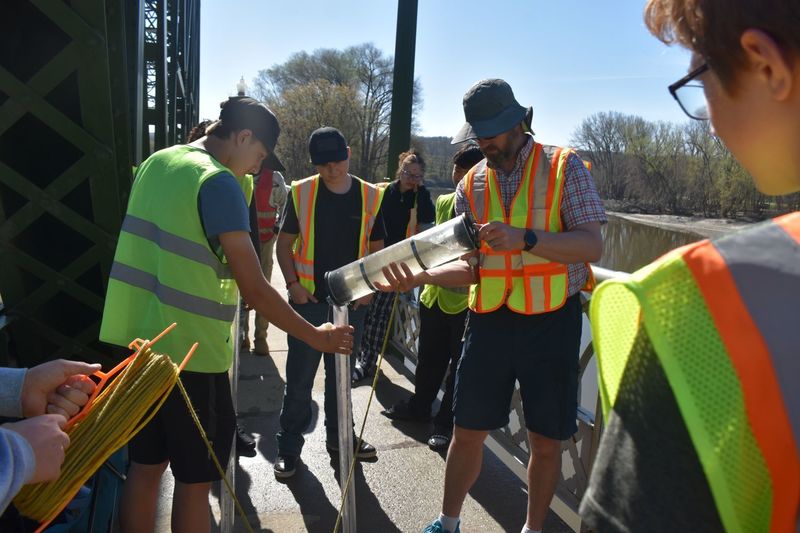 SPHS science kids at MN River