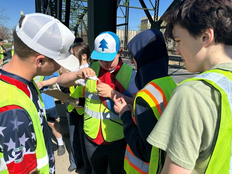 SPHS science kids at MN River