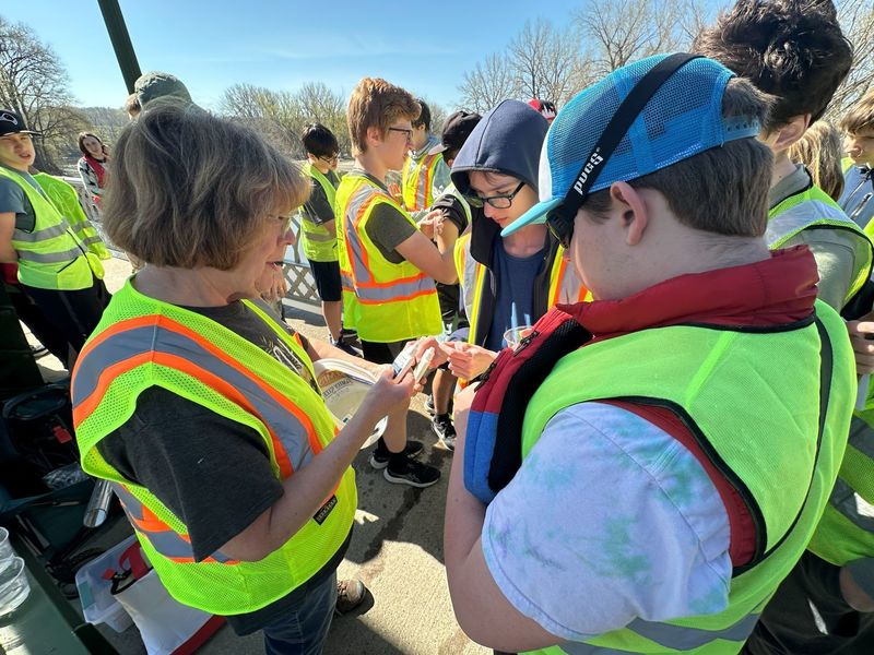 SPHS science kids at MN River
