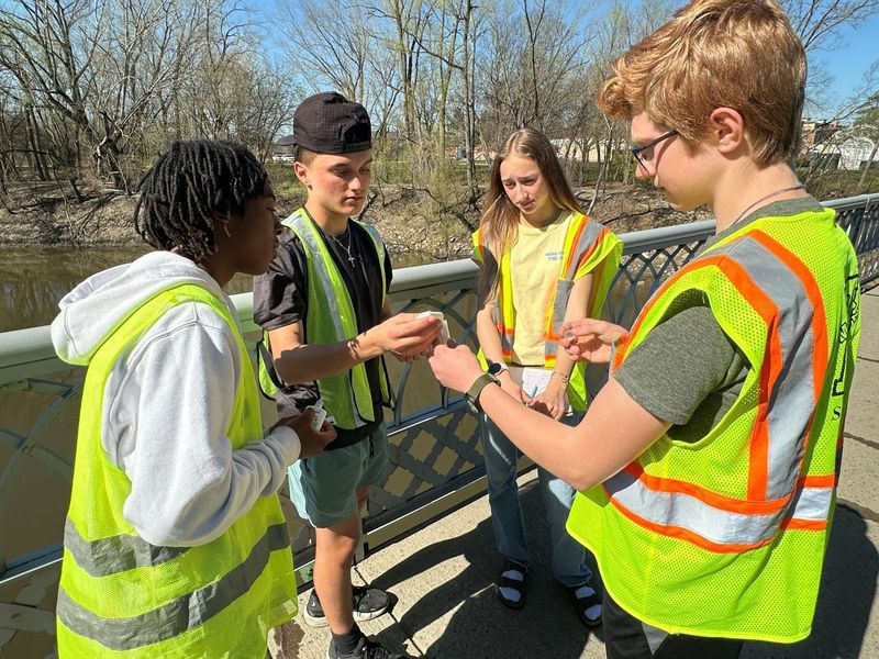 SPHS science kids at MN River