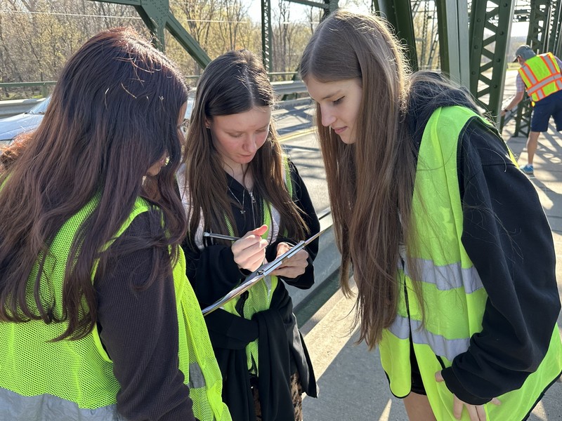 SPHS science kids at MN River