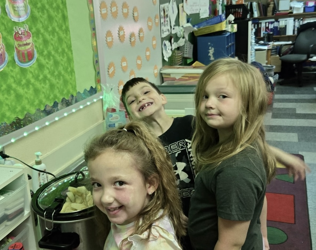 Making applesauce in first grade