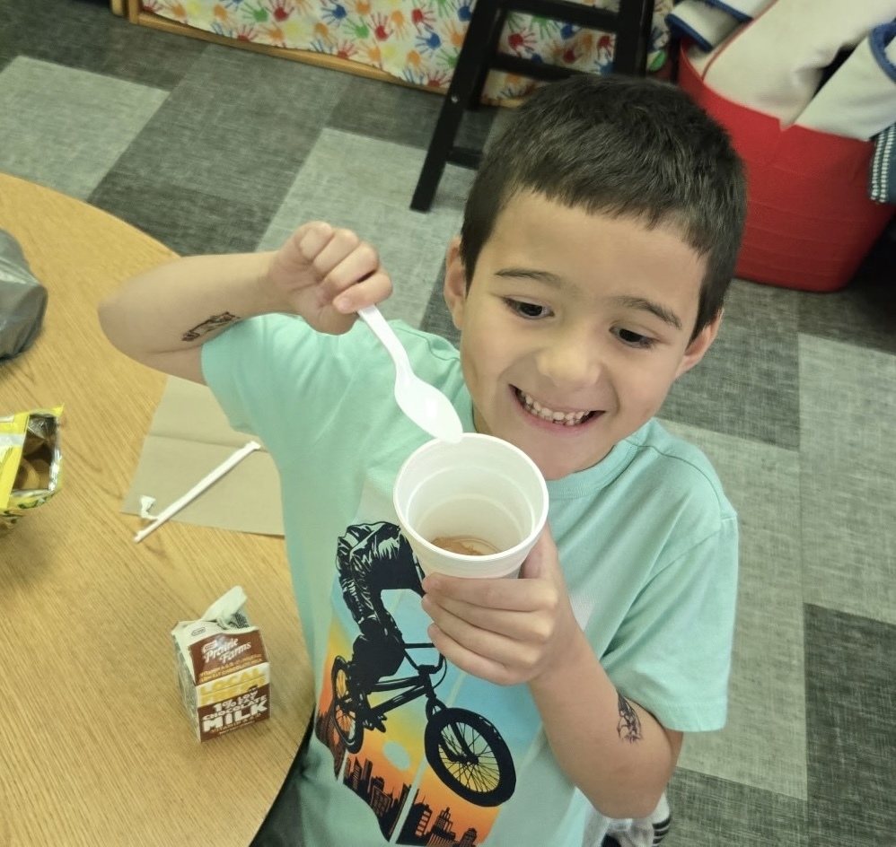 Making applesauce in first grade