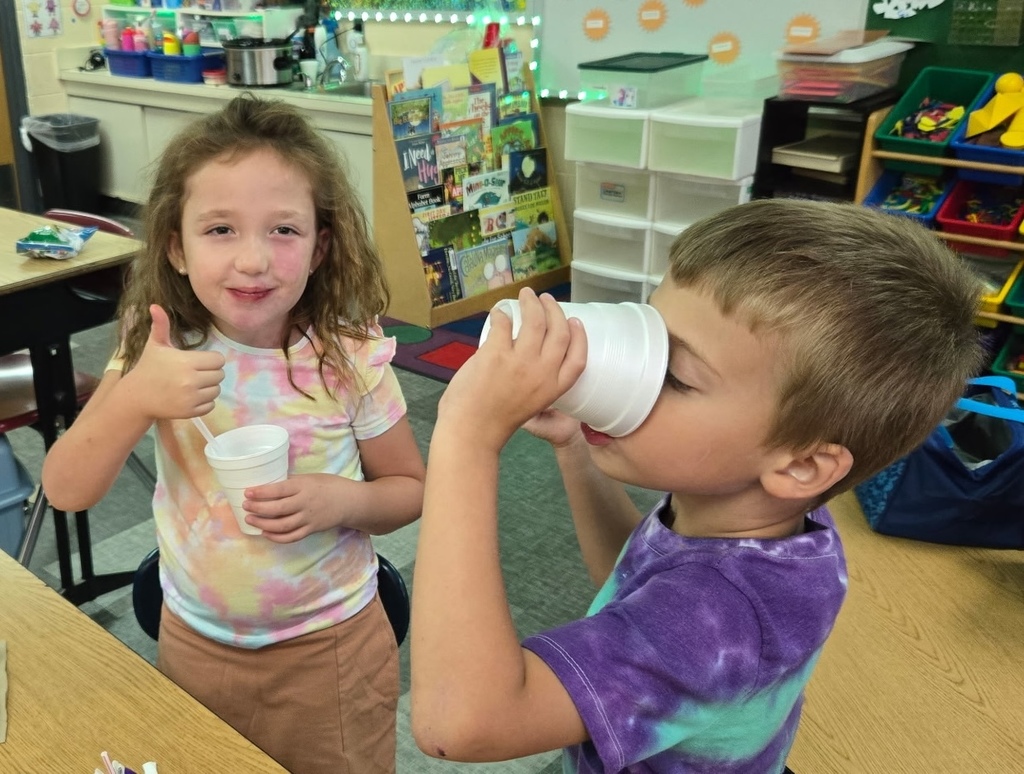Making applesauce in first grade