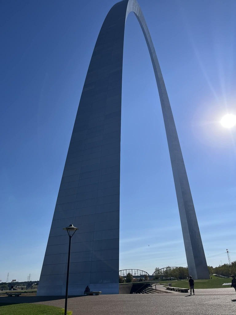 This is a picture of the St. Louis arch.