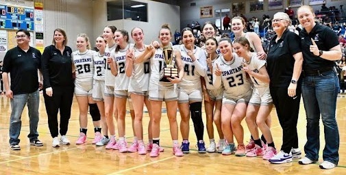 2026 Girls' Varsity Basketball Team with their TriPeaks League Trophy