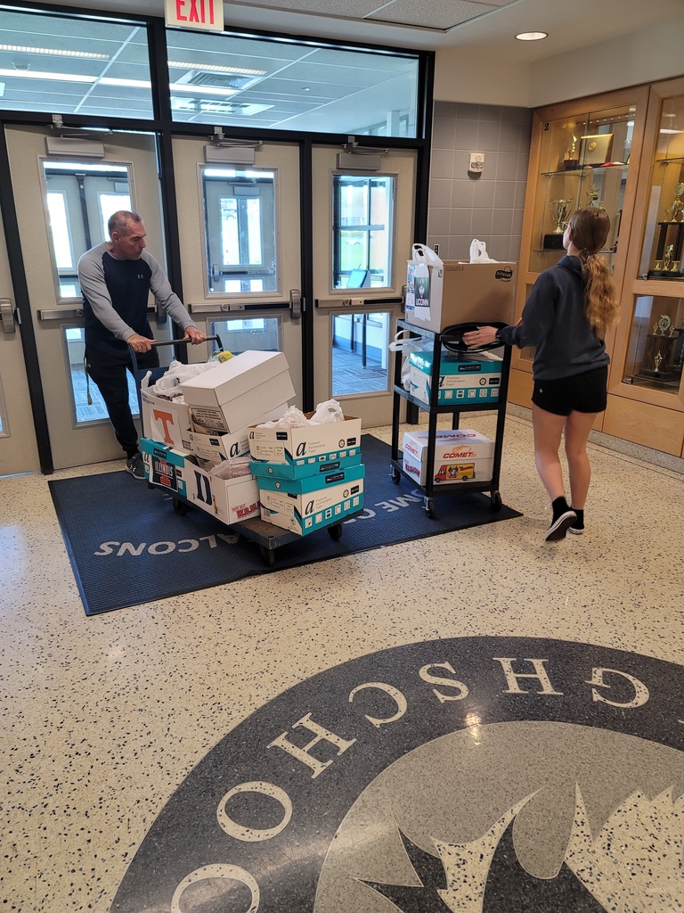 Key Club delivers food