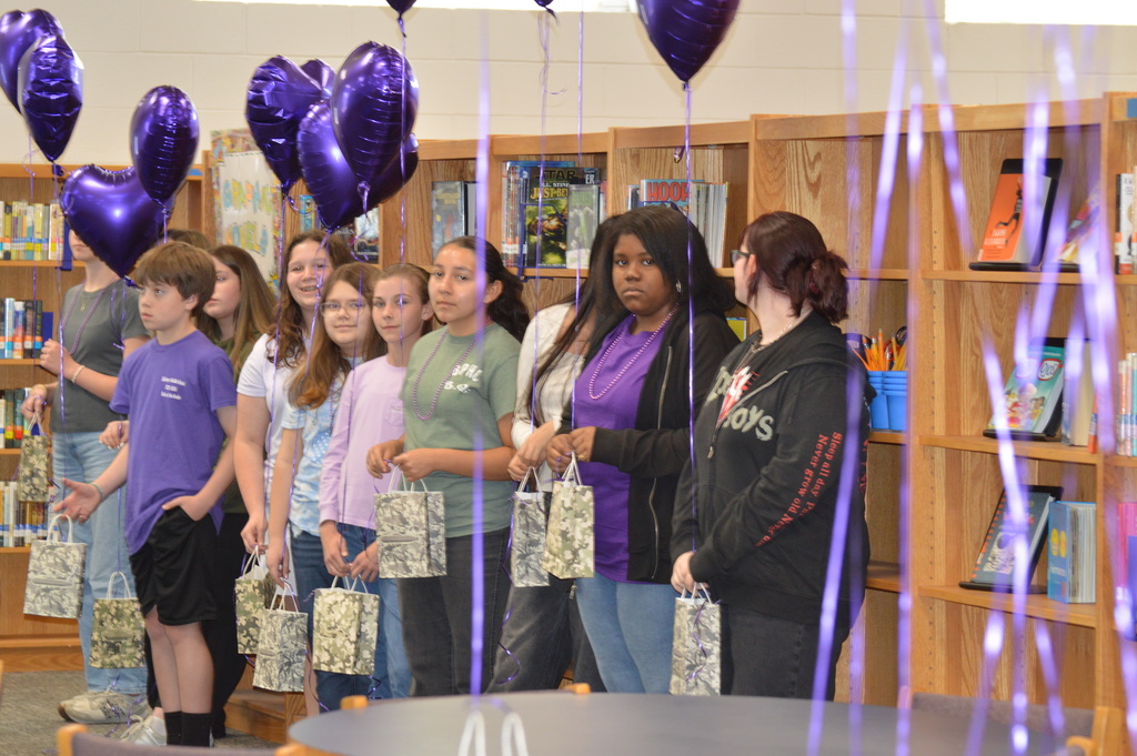 FBLA members for purple up day