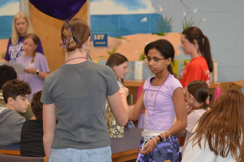 Hannah Brown with goody bag presented to students