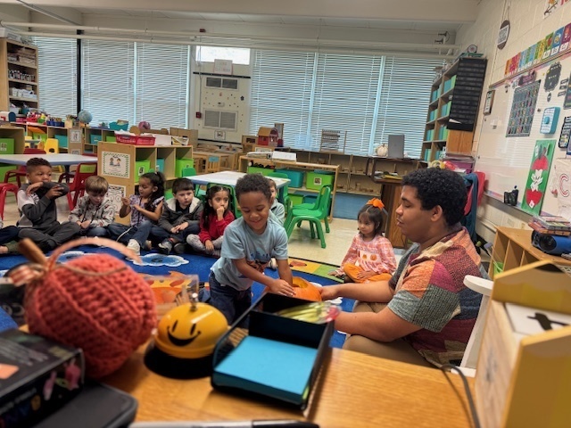 pics of students with pumpkin