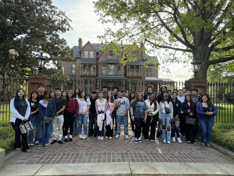 MHS History Club at Governor's Mansion