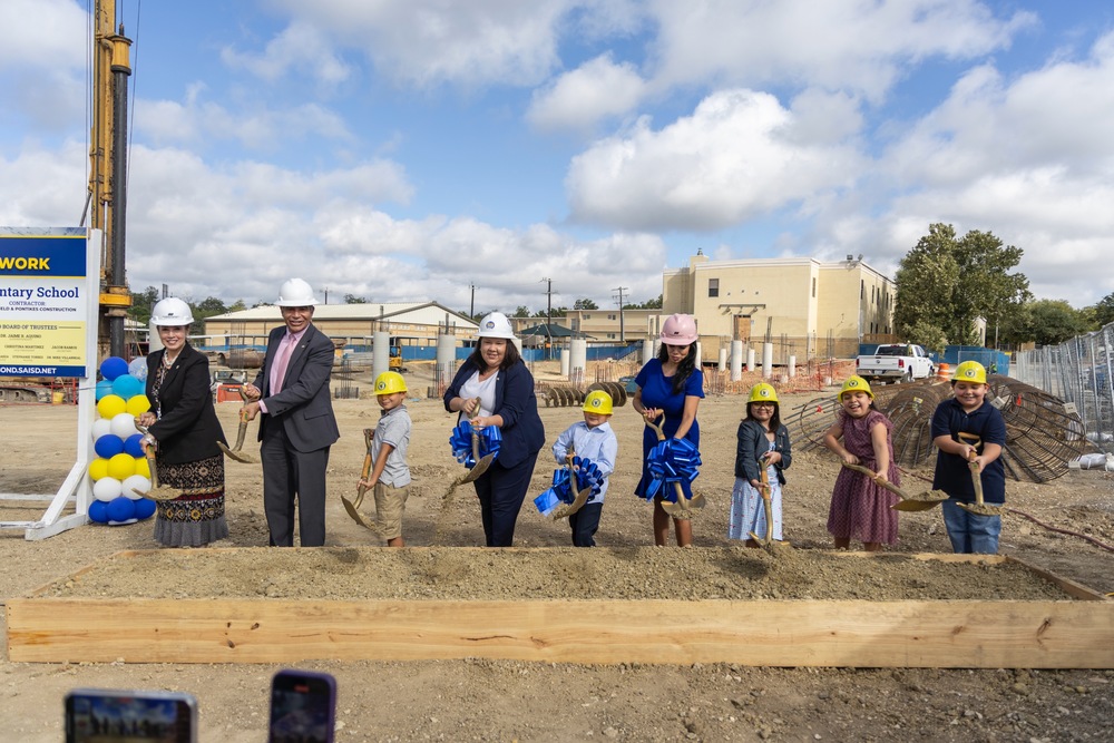 SAISD Students and Staff shovel dirt for ceremony