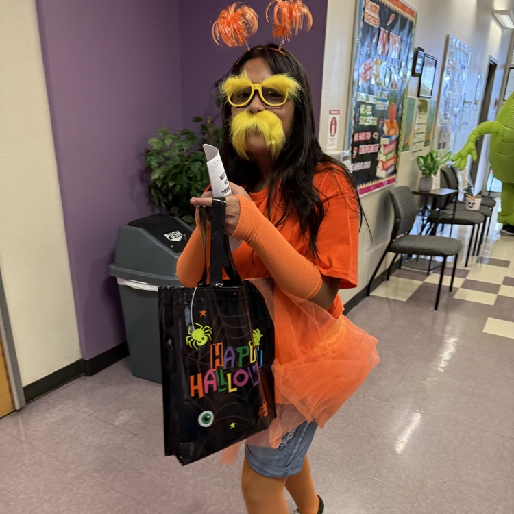 Guests arrive to Treat & Read