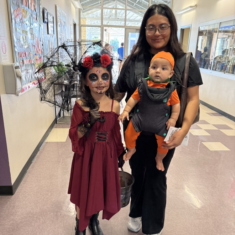 Guests arrive to Treat & Read