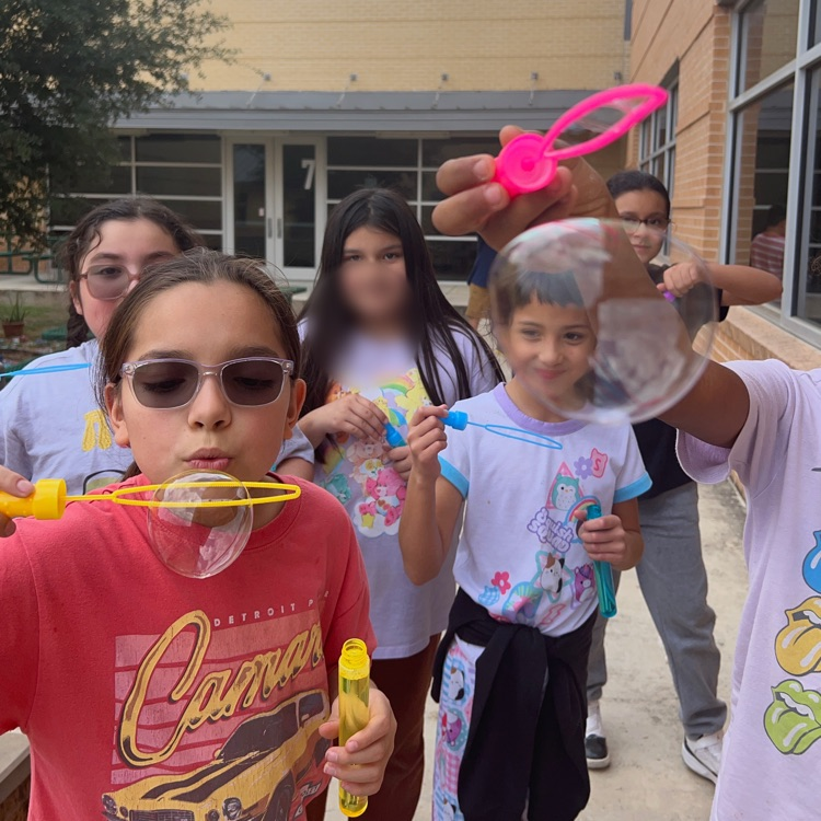 Students play with bubbles 