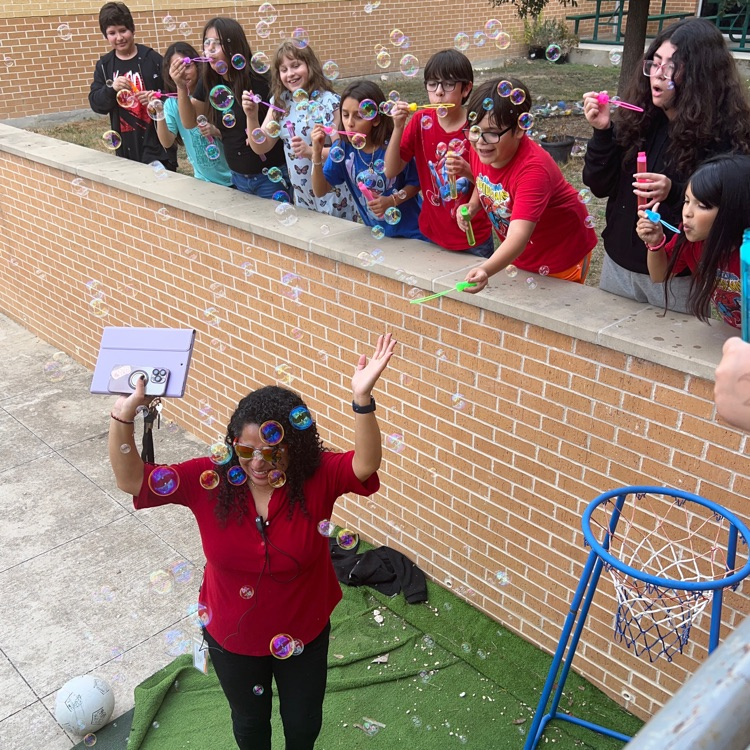 Students play with bubbles 