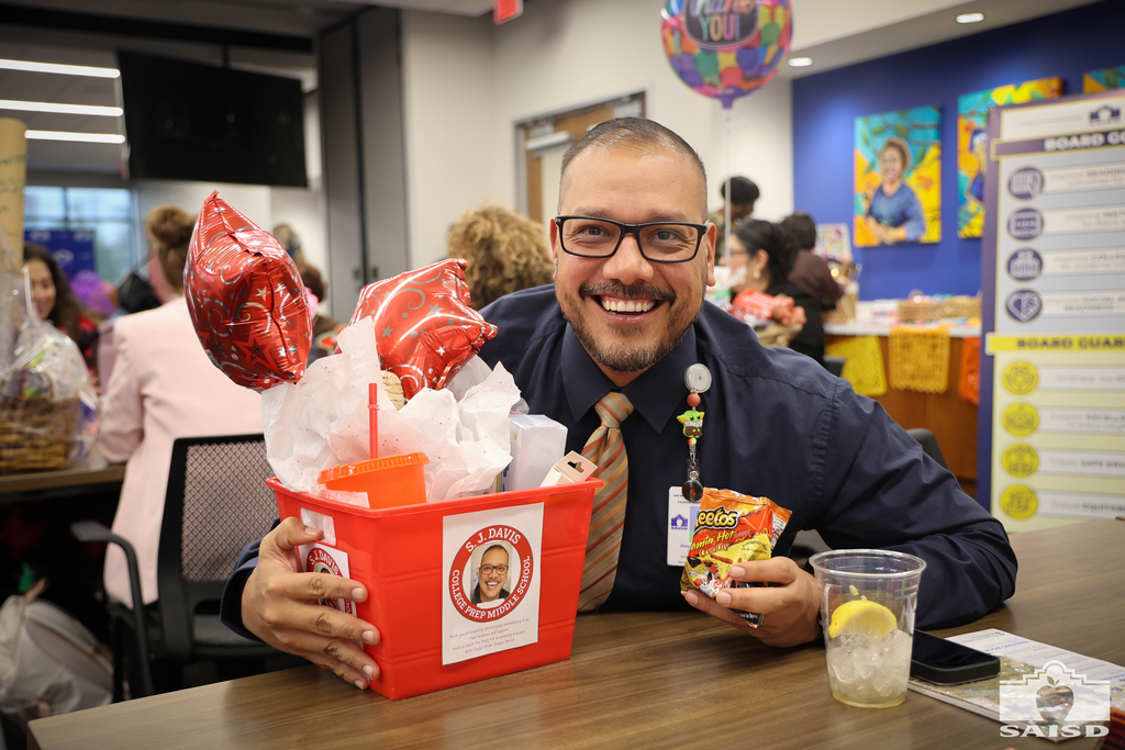 principal with gift basket