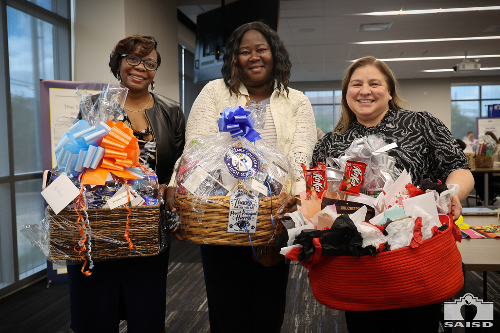 principals with gift baskets 