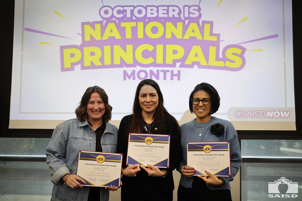 principals with award certificate 